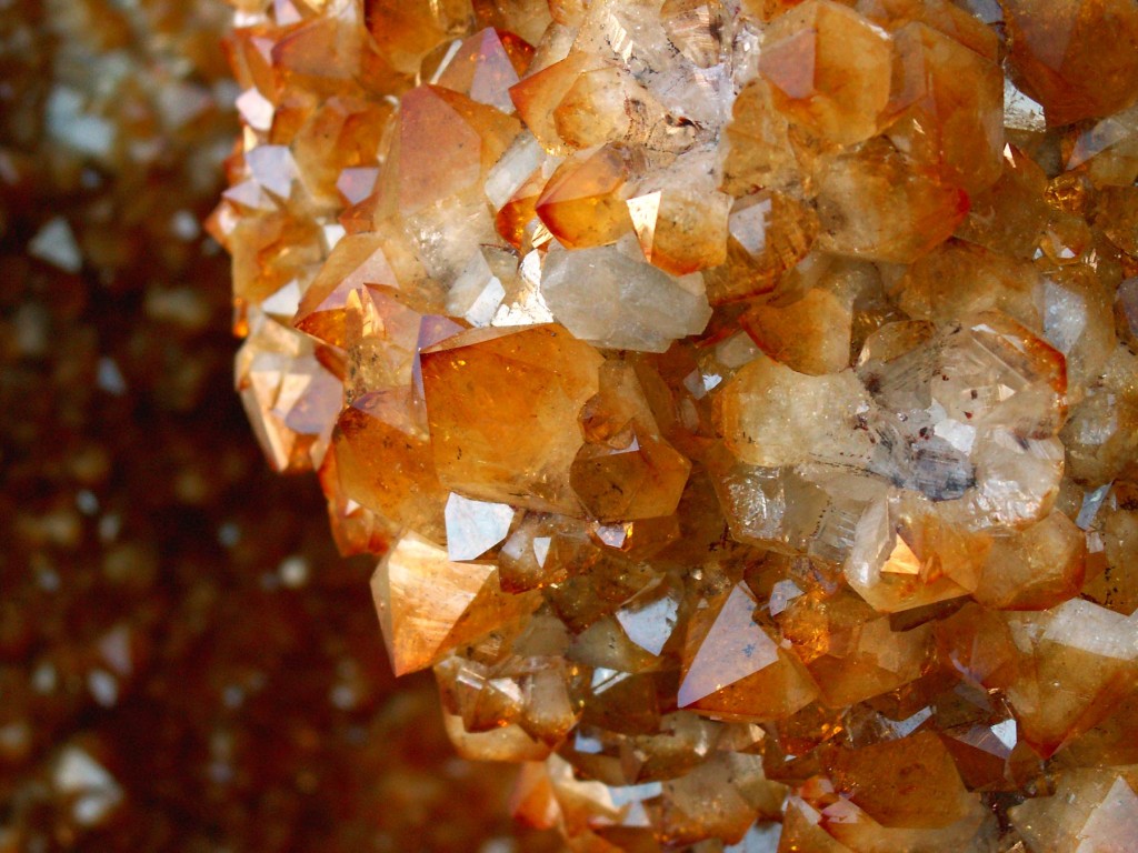 Citrine_Macro_-_Large_Vug