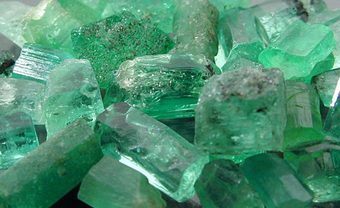 680x415xJade-crystal.jpg.pagespeed.ic.A1